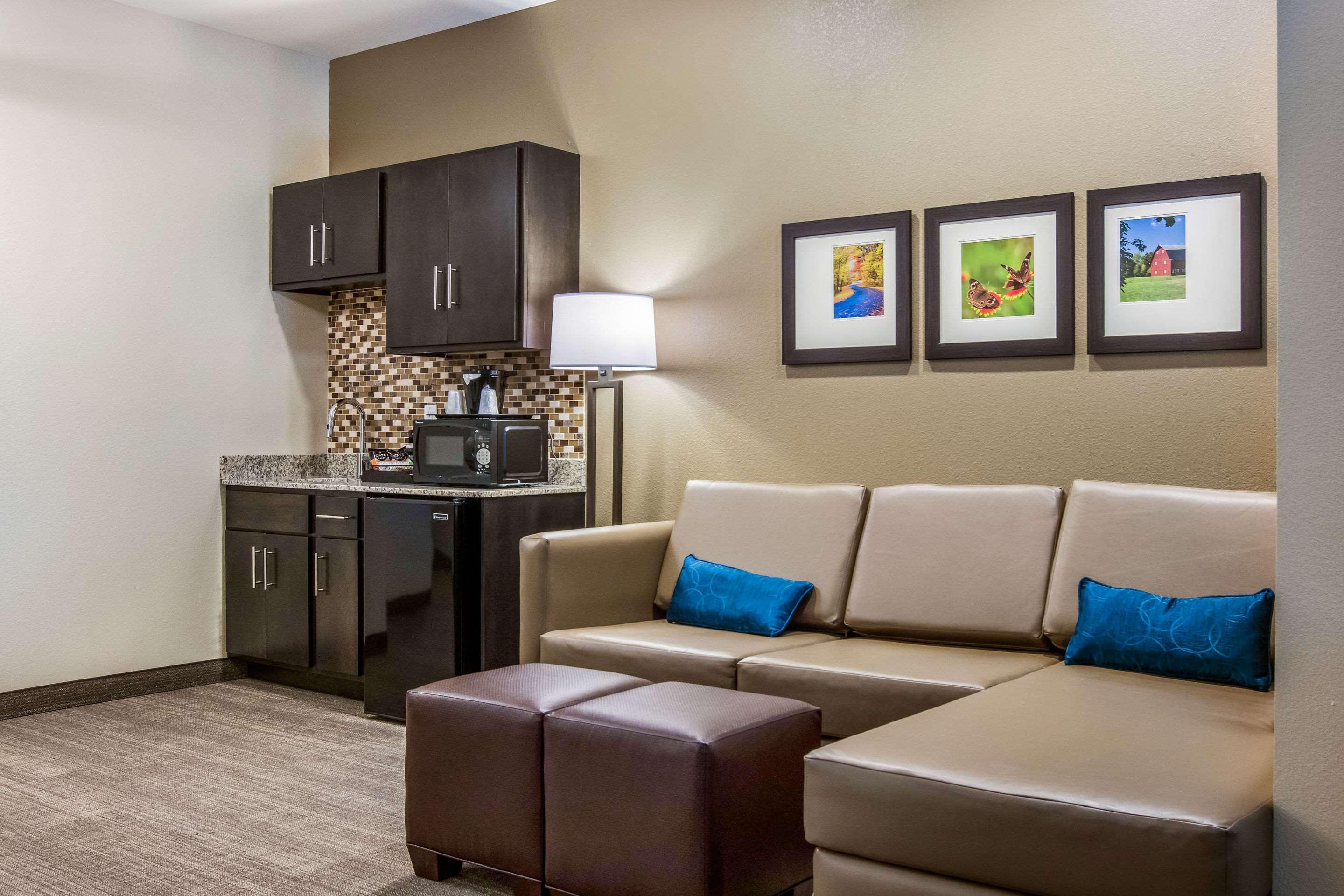 Comfort Suites Wooster Near University Campus Buitenkant foto