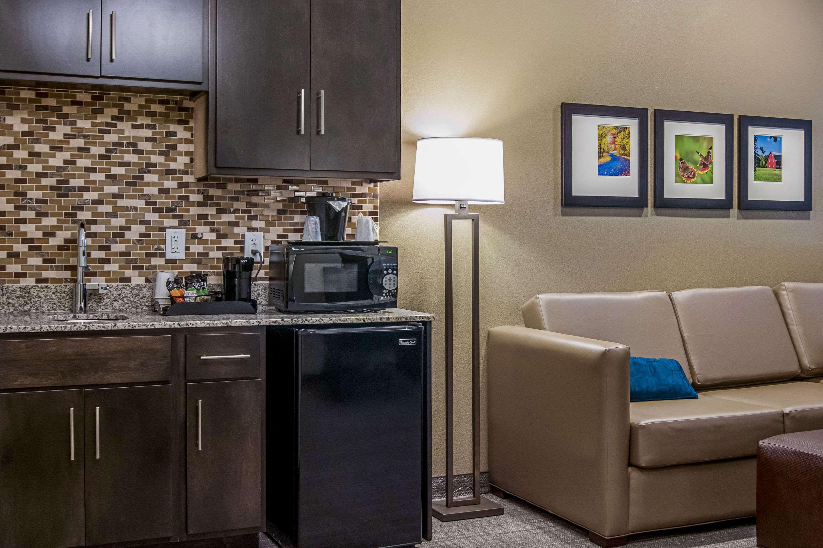 Comfort Suites Wooster Near University Campus Buitenkant foto