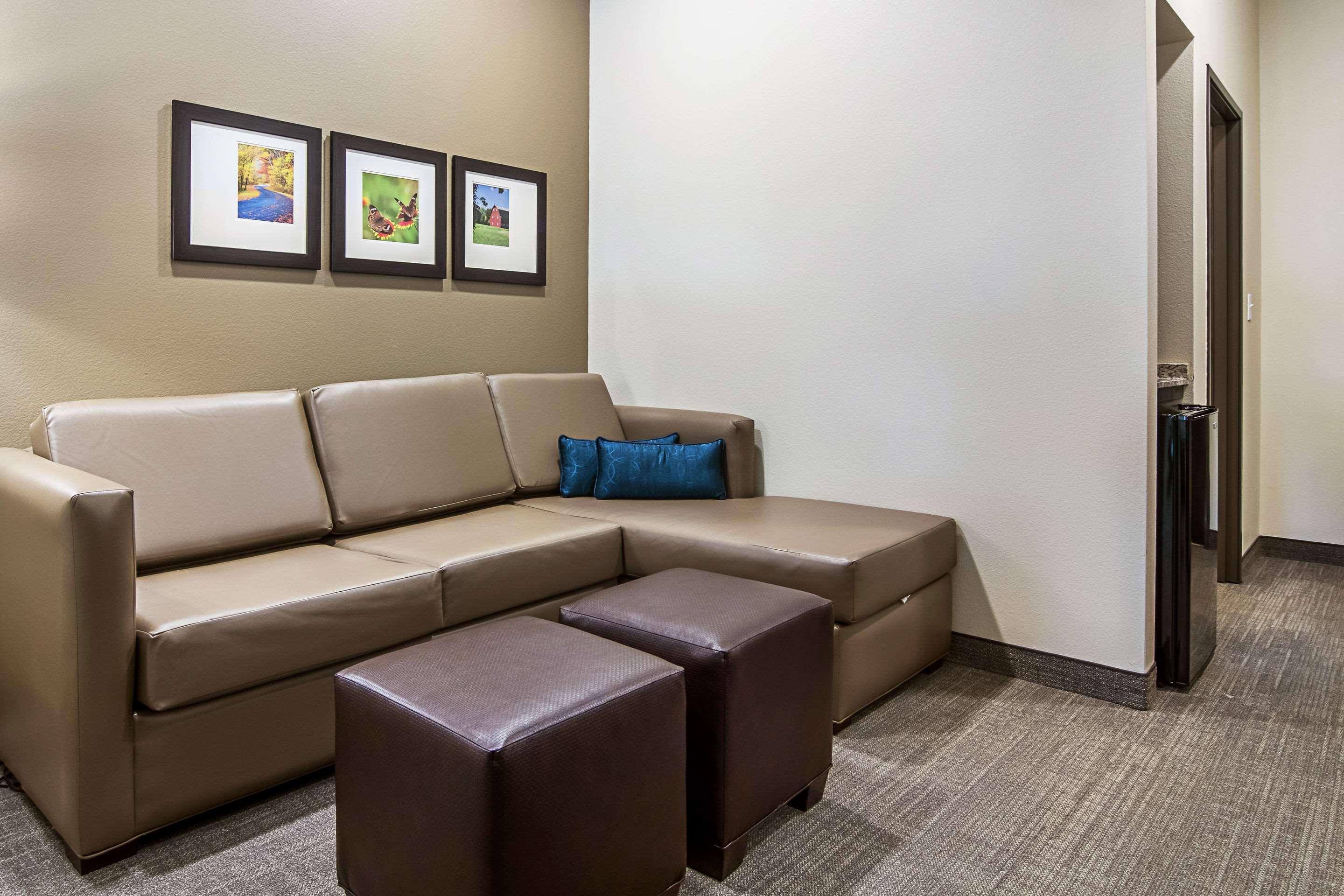 Comfort Suites Wooster Near University Campus Buitenkant foto