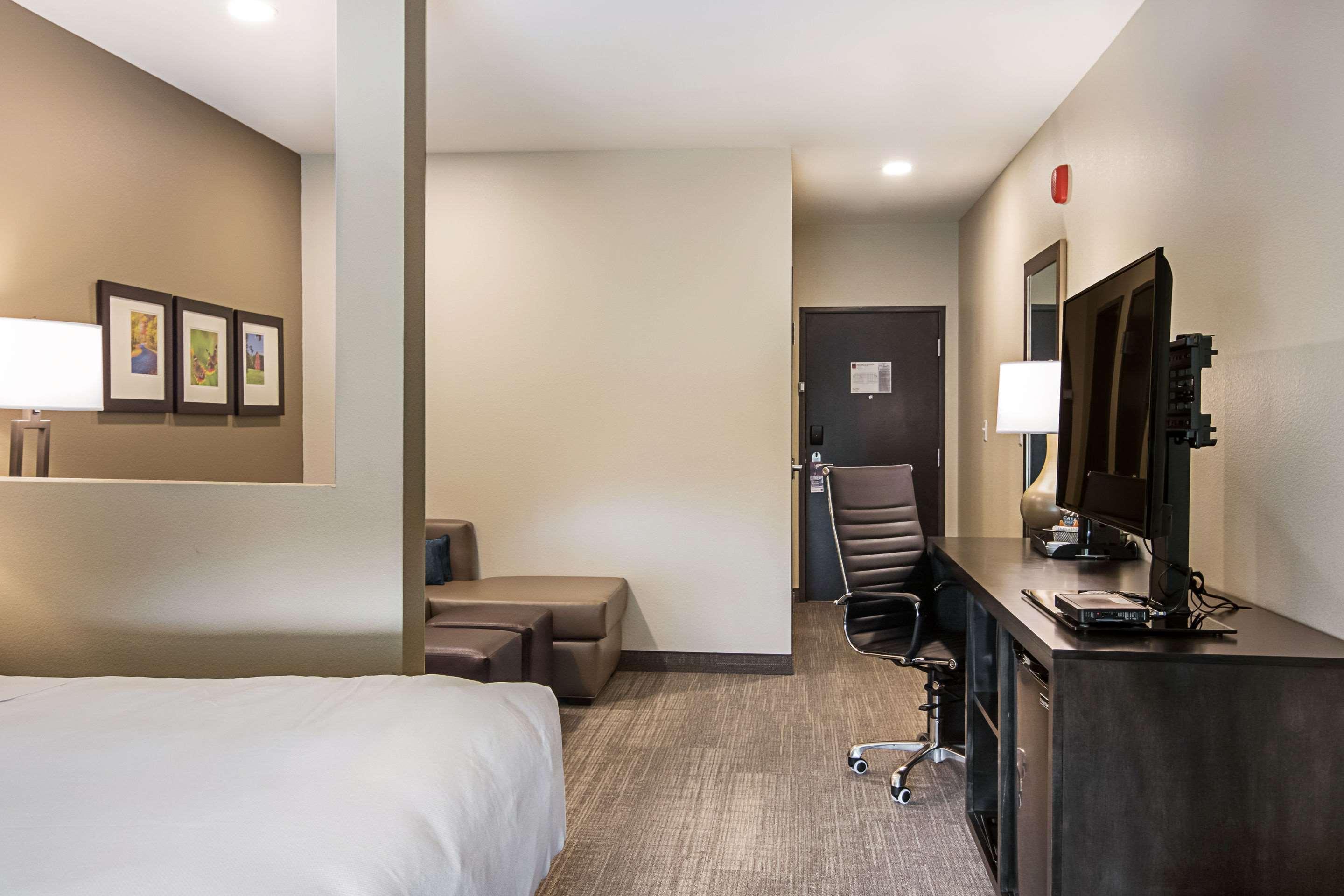 Comfort Suites Wooster Near University Campus Buitenkant foto
