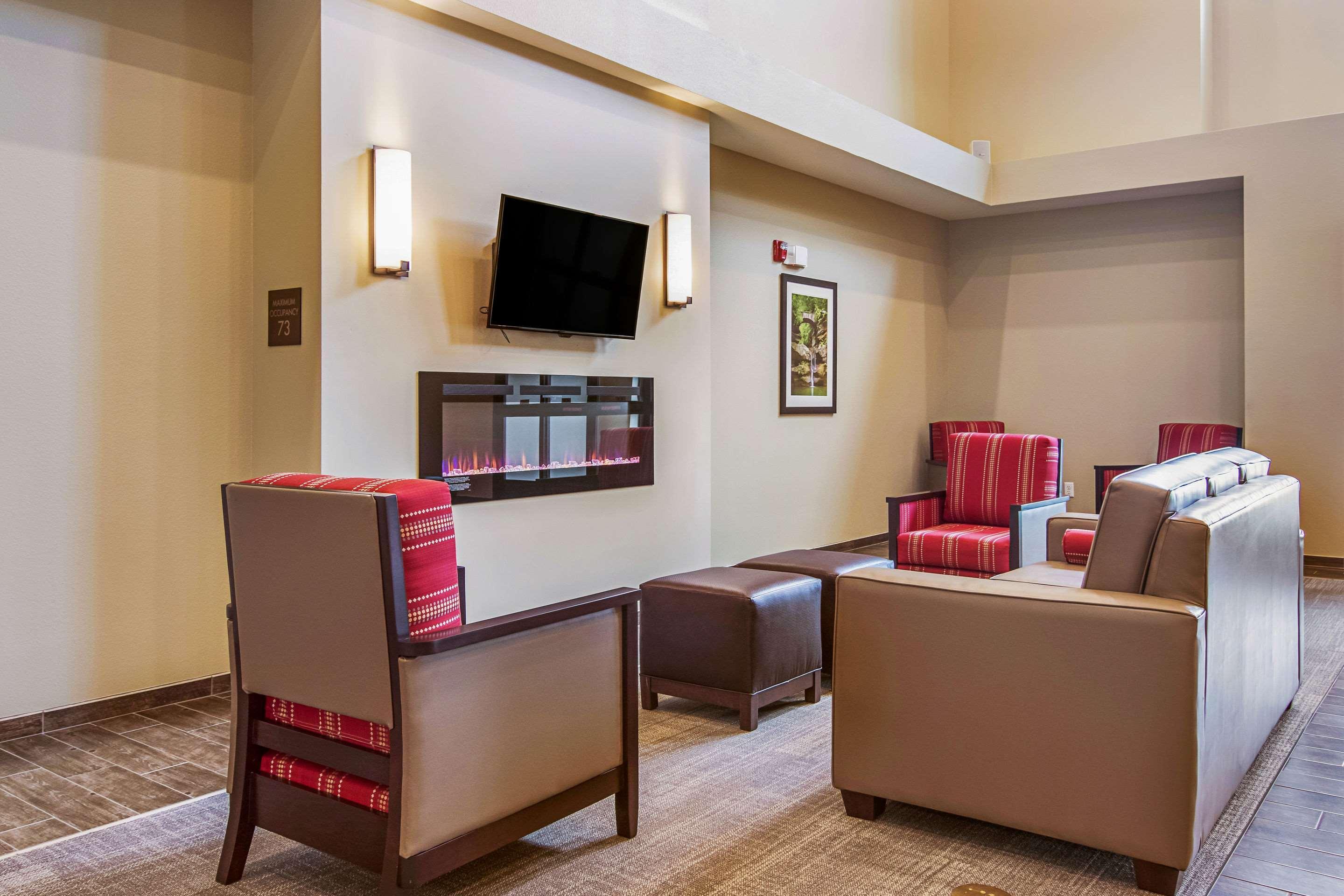 Comfort Suites Wooster Near University Campus Buitenkant foto