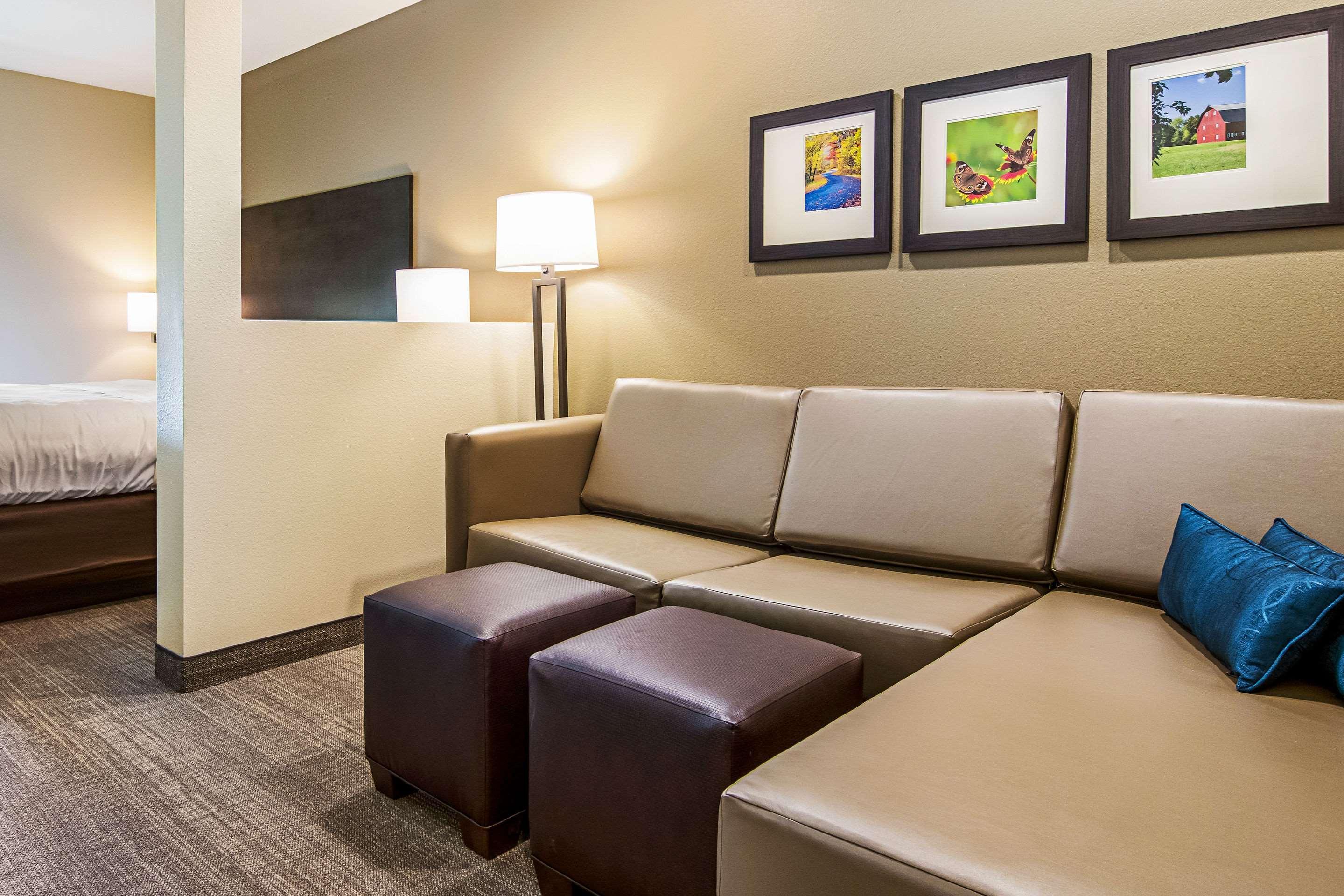 Comfort Suites Wooster Near University Campus Buitenkant foto