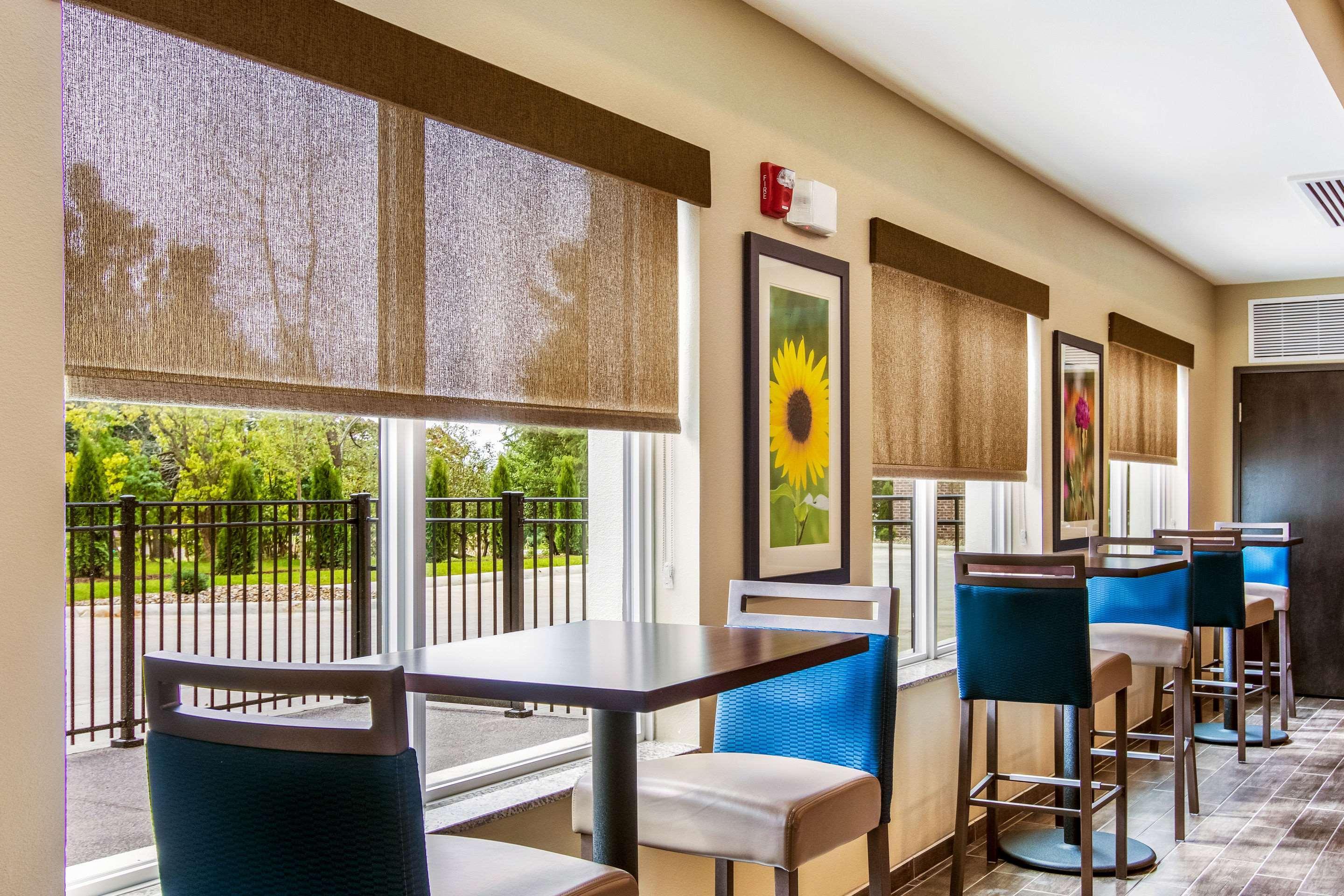 Comfort Suites Wooster Near University Campus Buitenkant foto