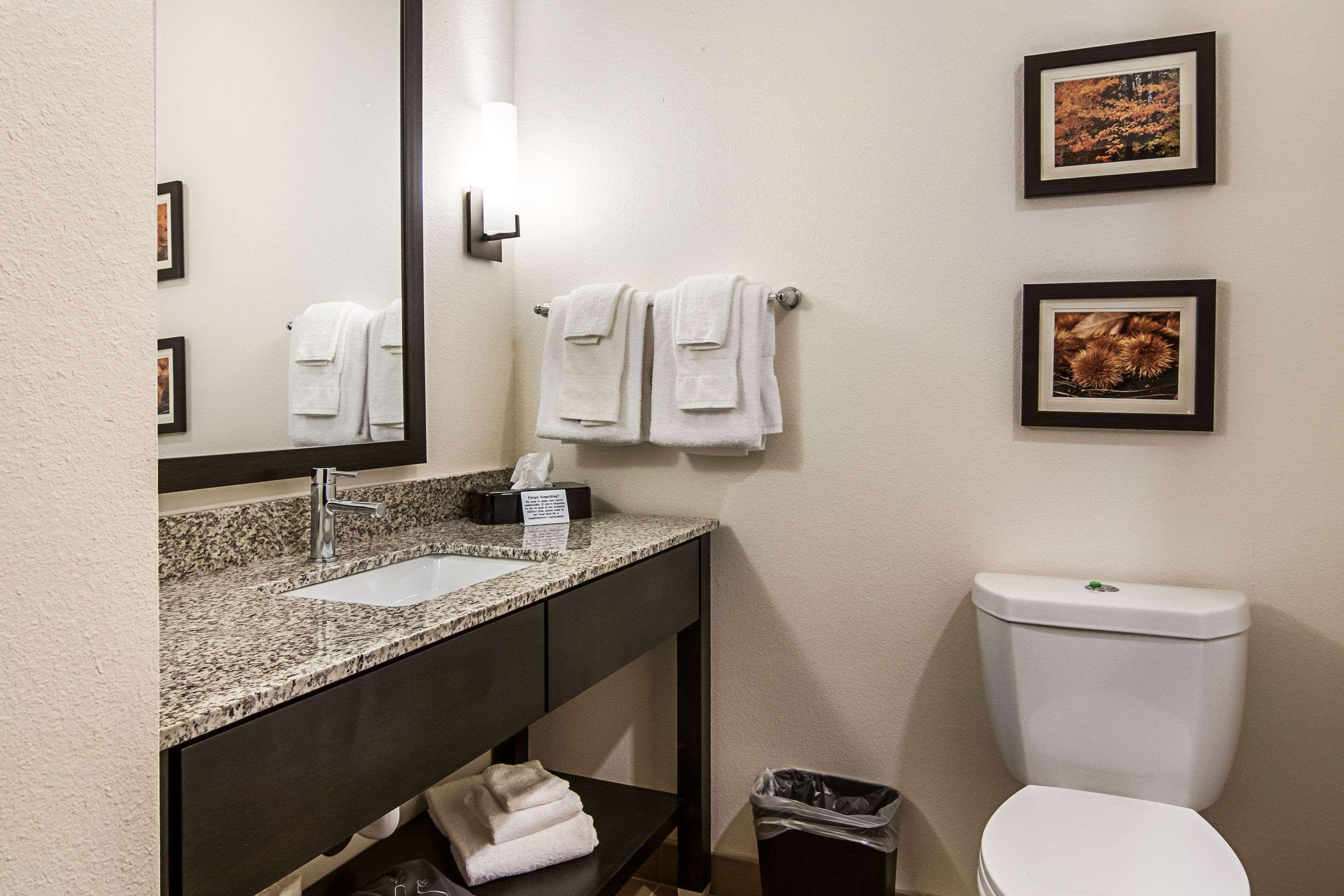Comfort Suites Wooster Near University Campus Buitenkant foto
