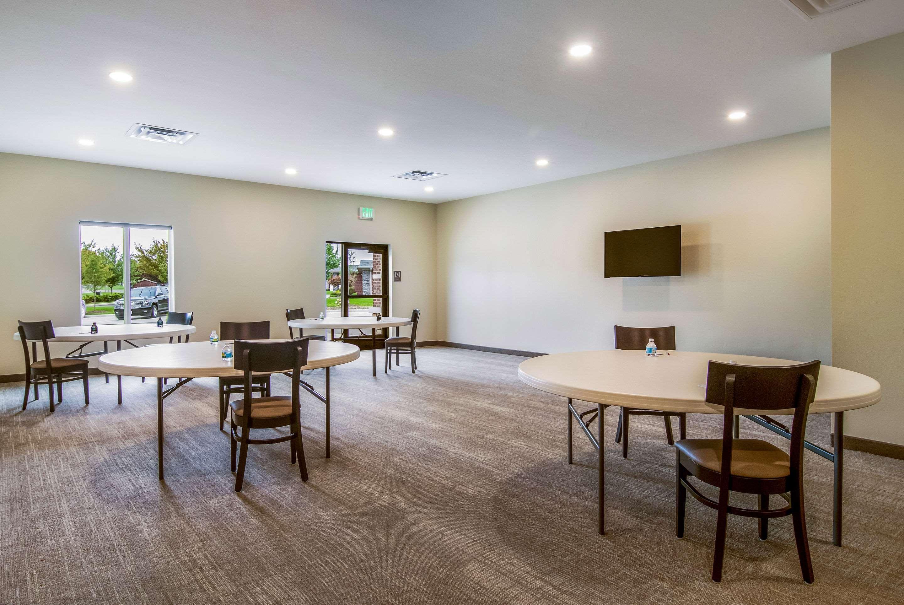 Comfort Suites Wooster Near University Campus Buitenkant foto