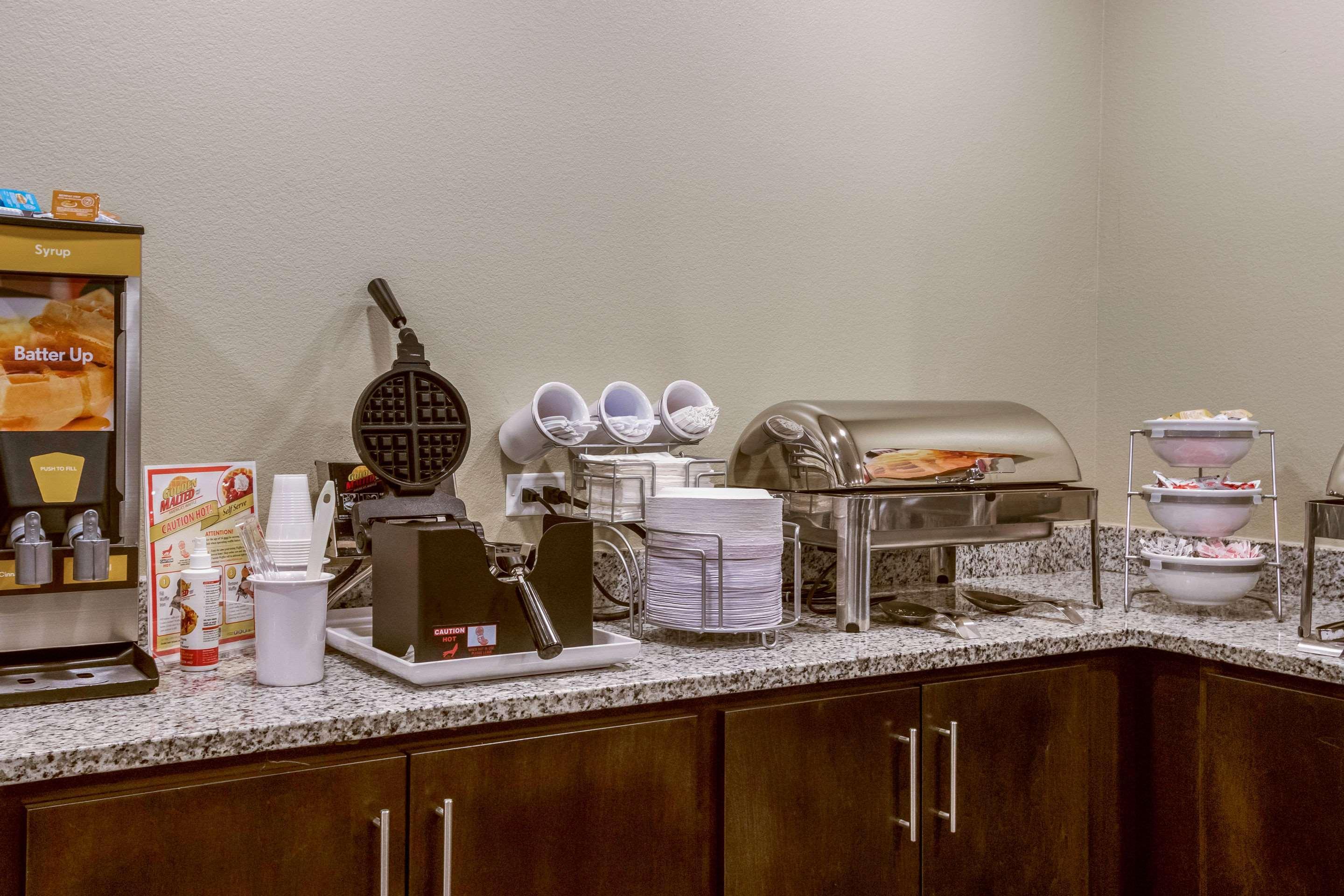 Comfort Suites Wooster Near University Campus Buitenkant foto