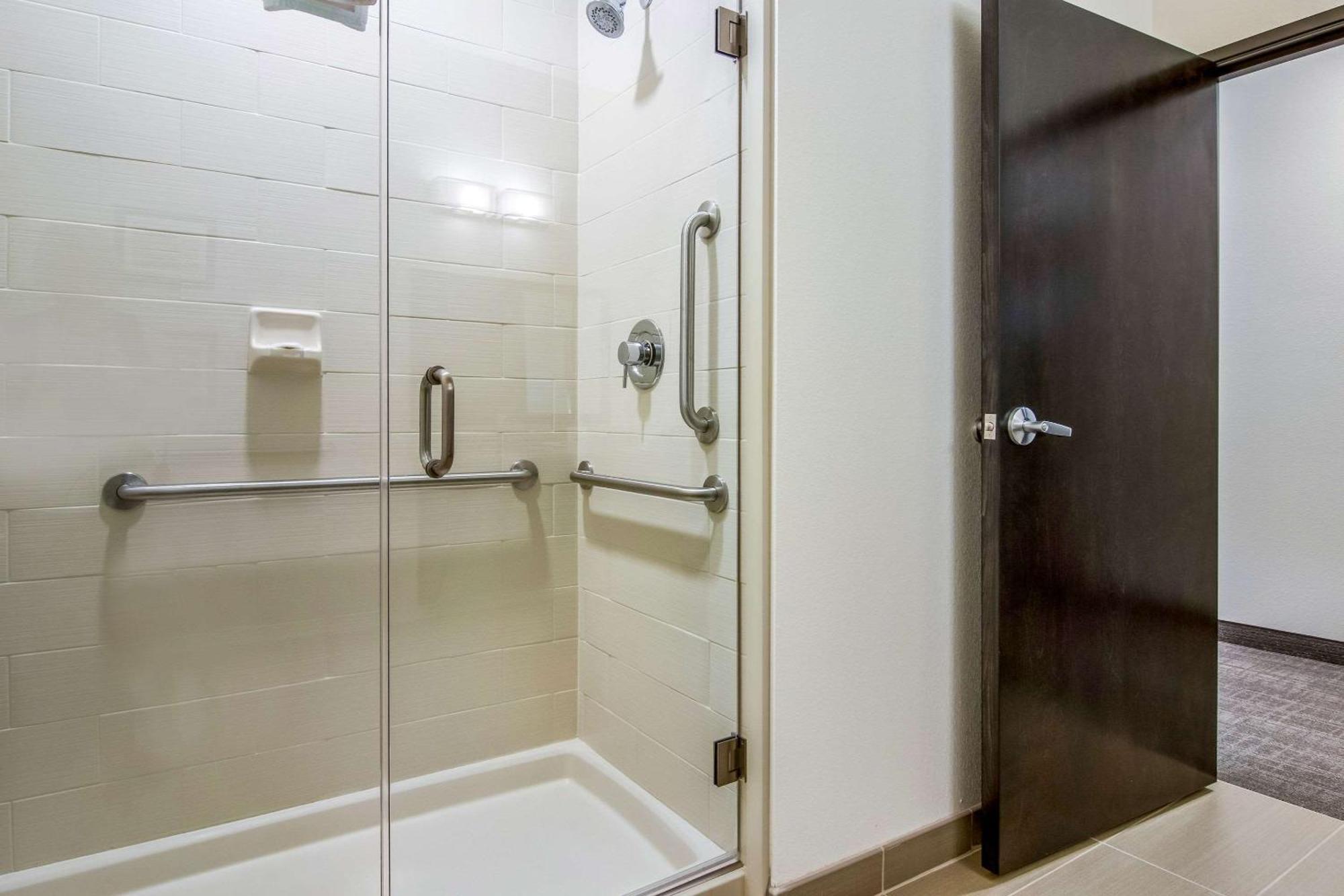 Comfort Suites Wooster Near University Campus Buitenkant foto